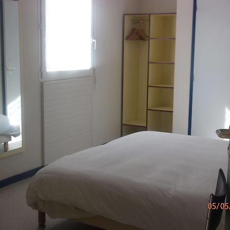 Le Saint Pierre Hotel Moncoutant ภายนอก รูปภาพ